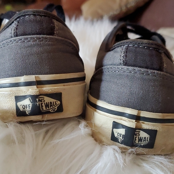 VANS - Picture 3 of 6